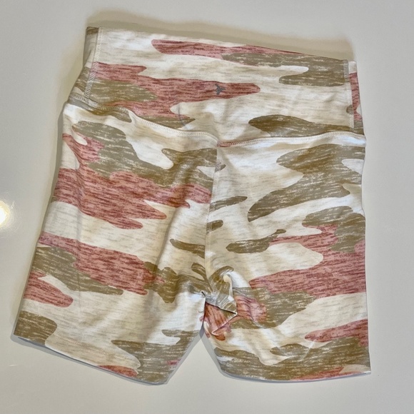 Old Navy Active Powerchill Extra High-Rise Bike Short - Pink Camo SP - Picture 2 of 3